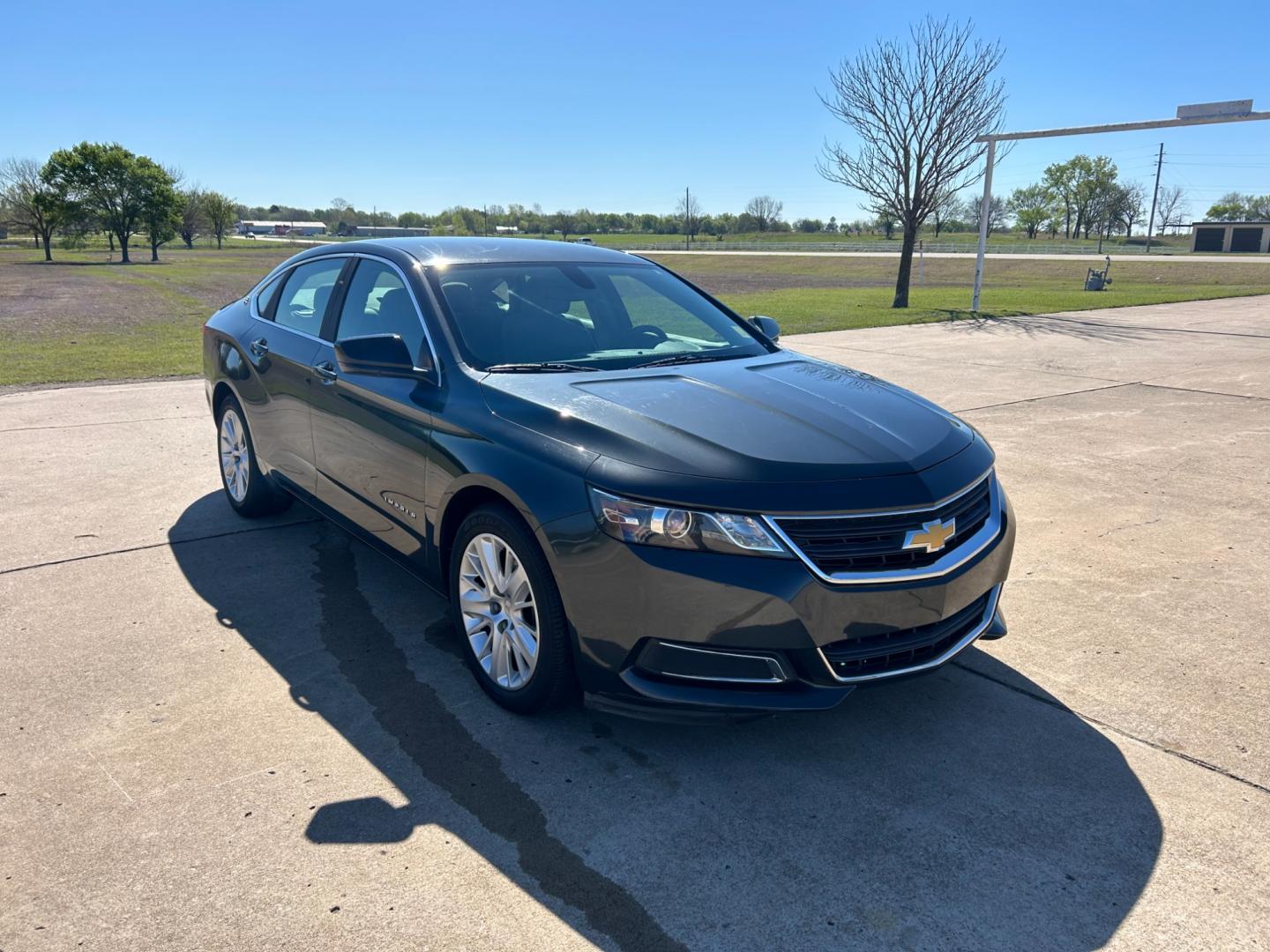 2015 Charcole /GRAY Chevrolet Impala LS (2G11Y5SN6F9) with an 3.6L V6 DOHC 24V CNG engine, 6A transmission, located at 17760 Hwy 62, Morris, OK, 74445, (918) 733-4887, 35.609104, -95.877060 - Photo#2